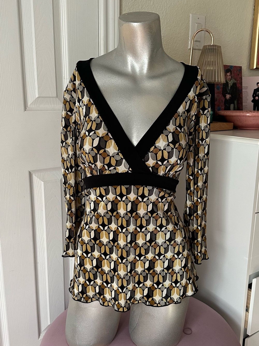 Dressbarn Y2K Black & Tan Boho Pattern Tie-Back Long-Sleeve Top